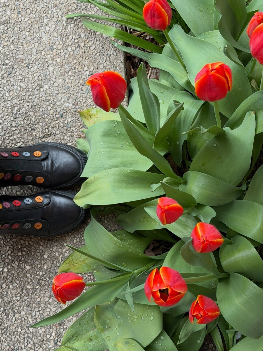 Blog-photo-05-No.11.jpg-feet and flowers