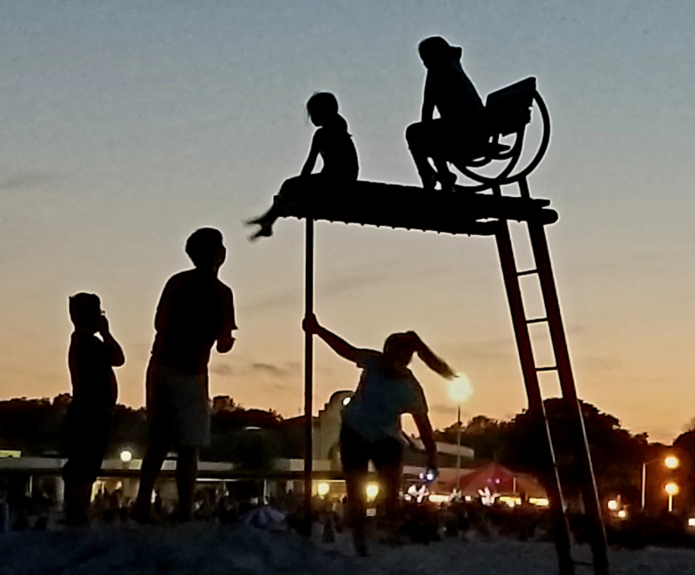 Daneen Roth. Children at Dusk