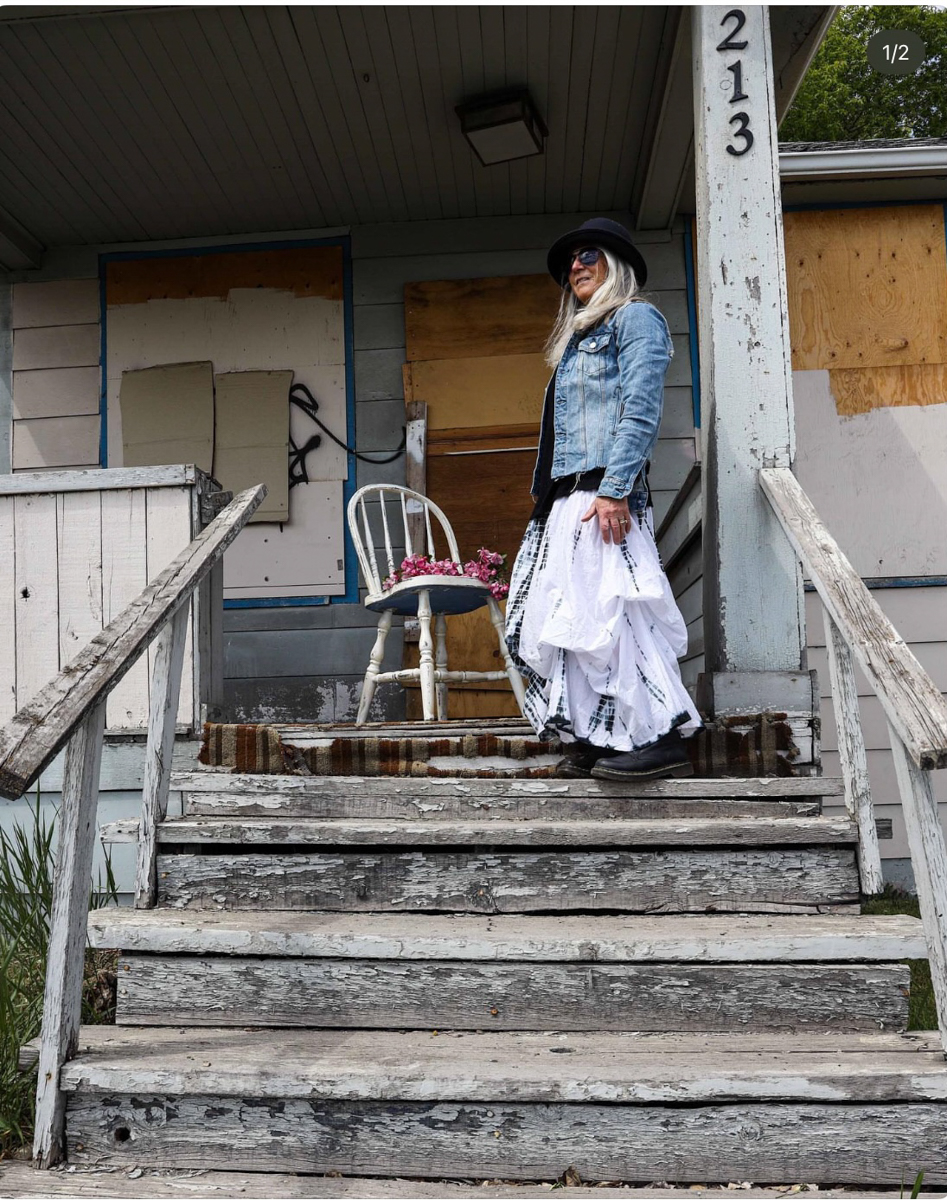 26-01-June-LB.jpg-old porch