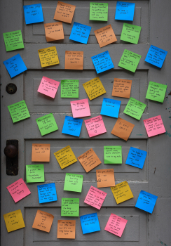 25-11-August-LB.jpg-post it notes