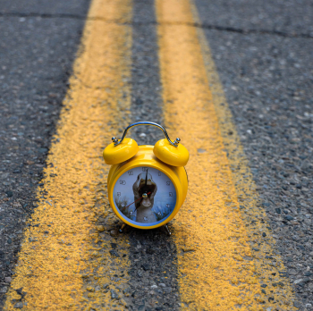 26-01-March-LB.jpg-yellow lines and clock