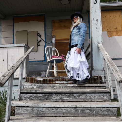 26-01-June-LB.jpg-old porch