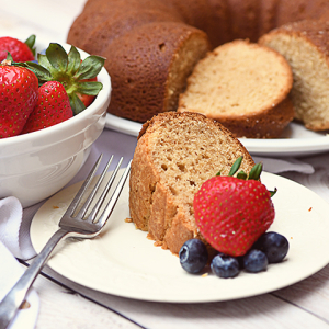 Pound cake and berries